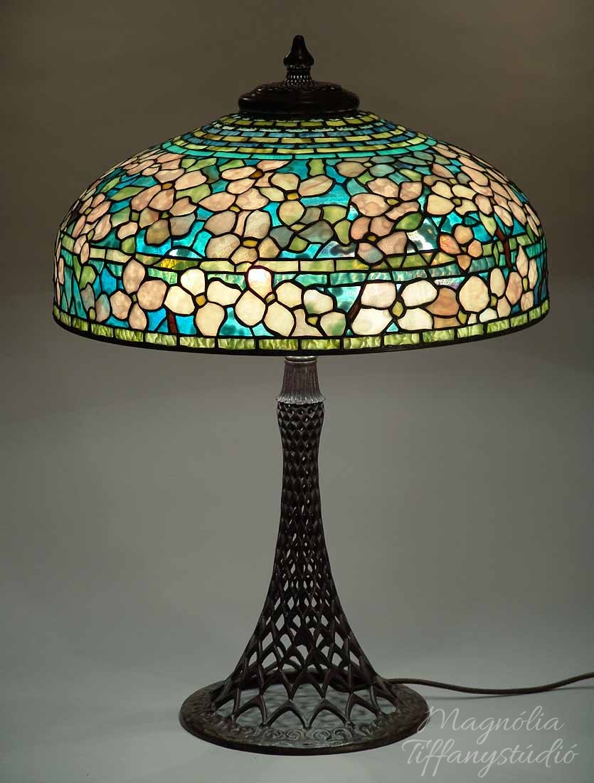 Tiffany-Lampen nach den Entwürfen von Louis de Comfort Tiffany